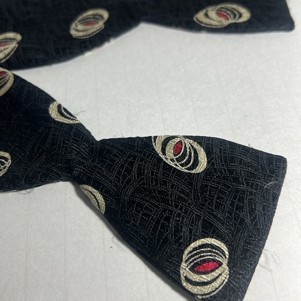 👔Black bow tie 100% Silk